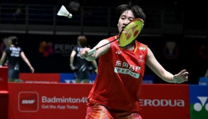 开云-疲劳作战仍是日本名将梦魇！陈雨菲2-0横扫仁平菜月，晋级女单8强|国羽|体能|印尼羽毛球公开赛|羽毛球|一姐_新浪体育_新浪新闻